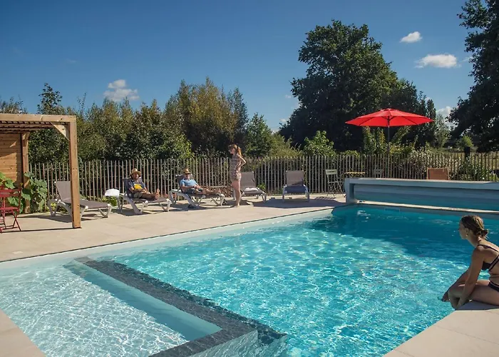 Alojamento de Acomodação e Pequeno-almoço Le Jardin Des 4 Saisons 4*